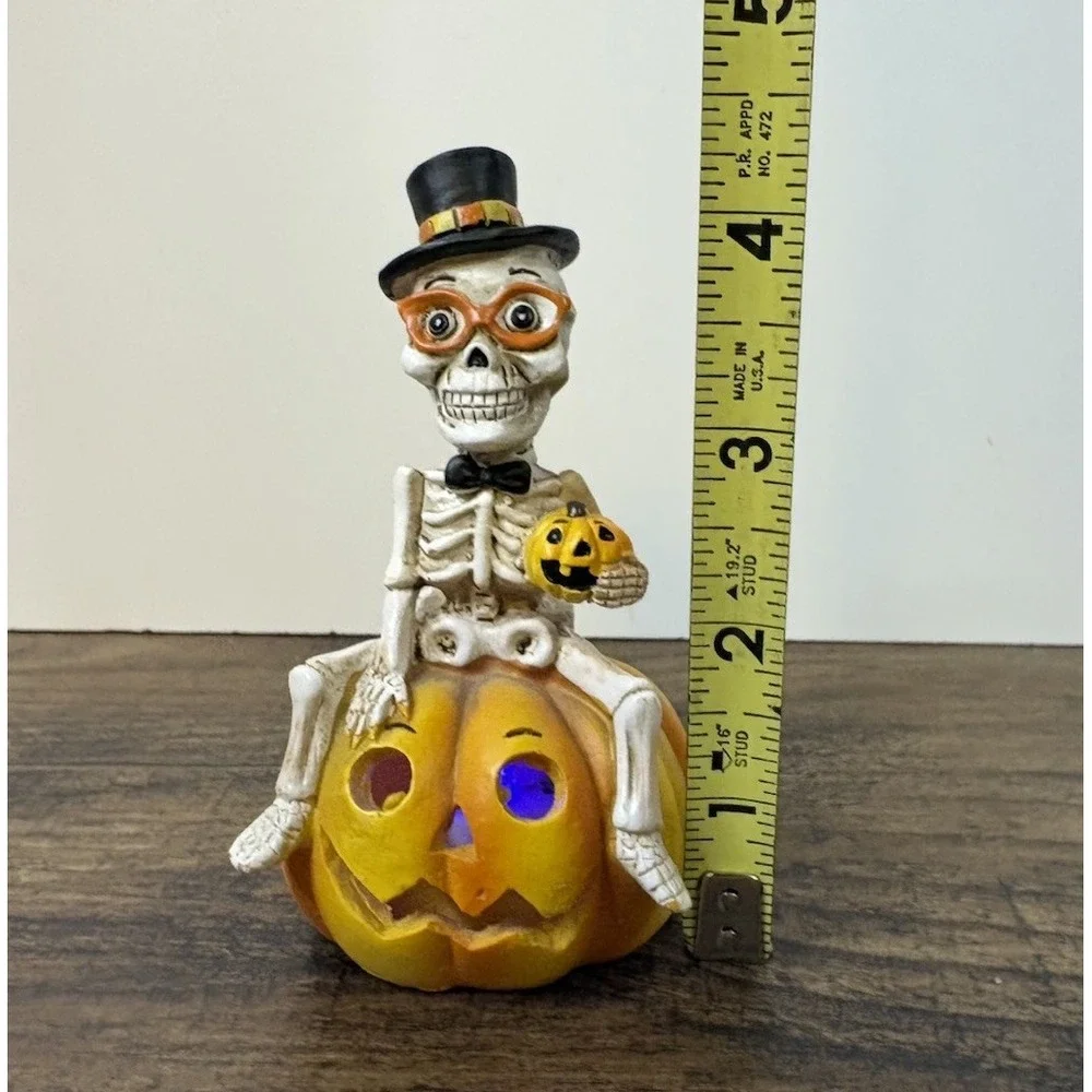 Halloween Skeleton On Pumpkin 4.5